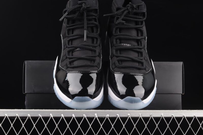 Air jordan 11 space jam 4.jpg