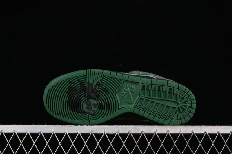 Nike SB Dunk Low There Skateboards 2.jpg