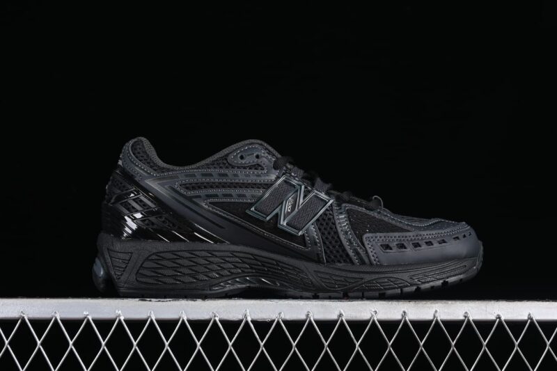 New Balance 1906R Comme des Garcons Homme Black 1.jpg